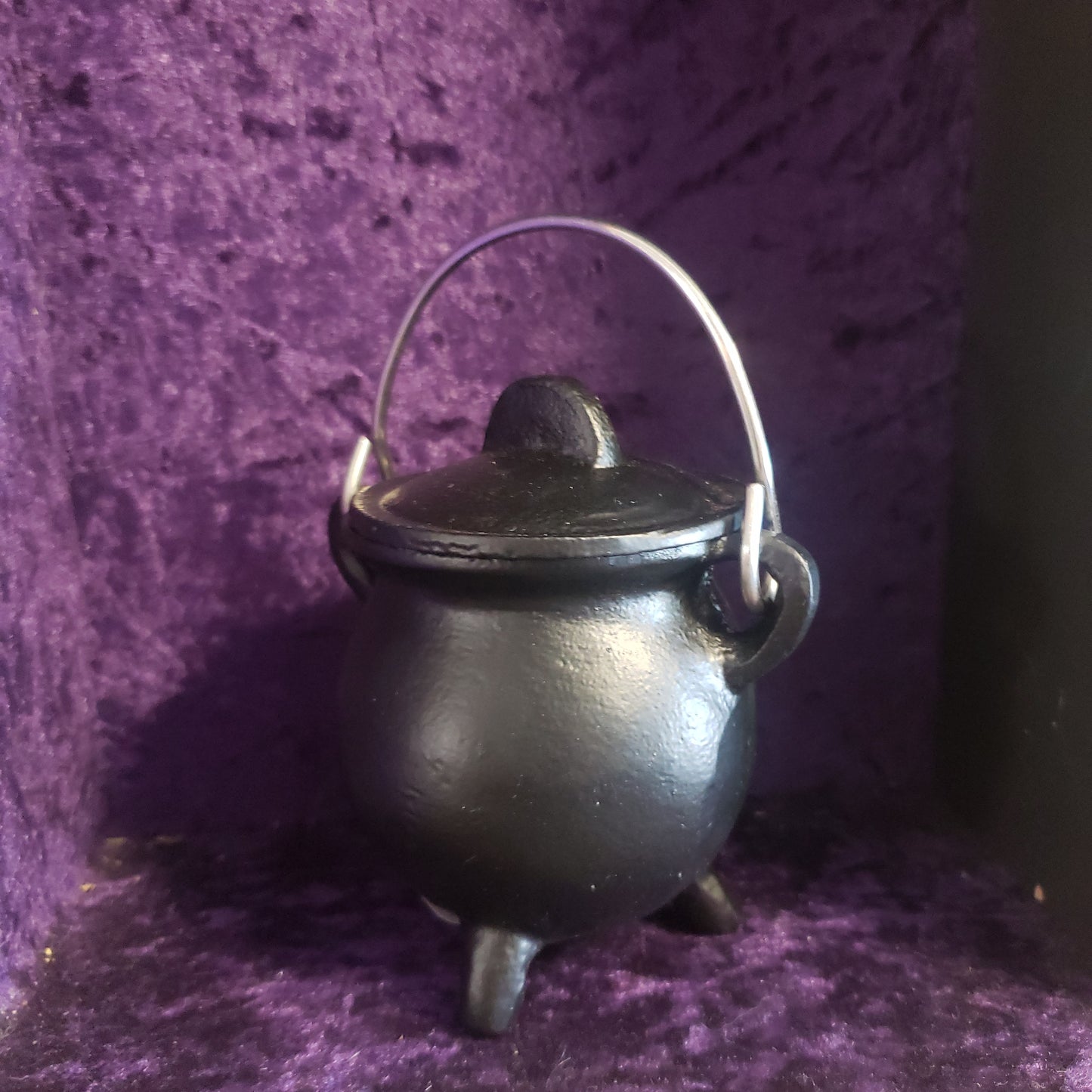 Cast Iron Cauldron with Lid