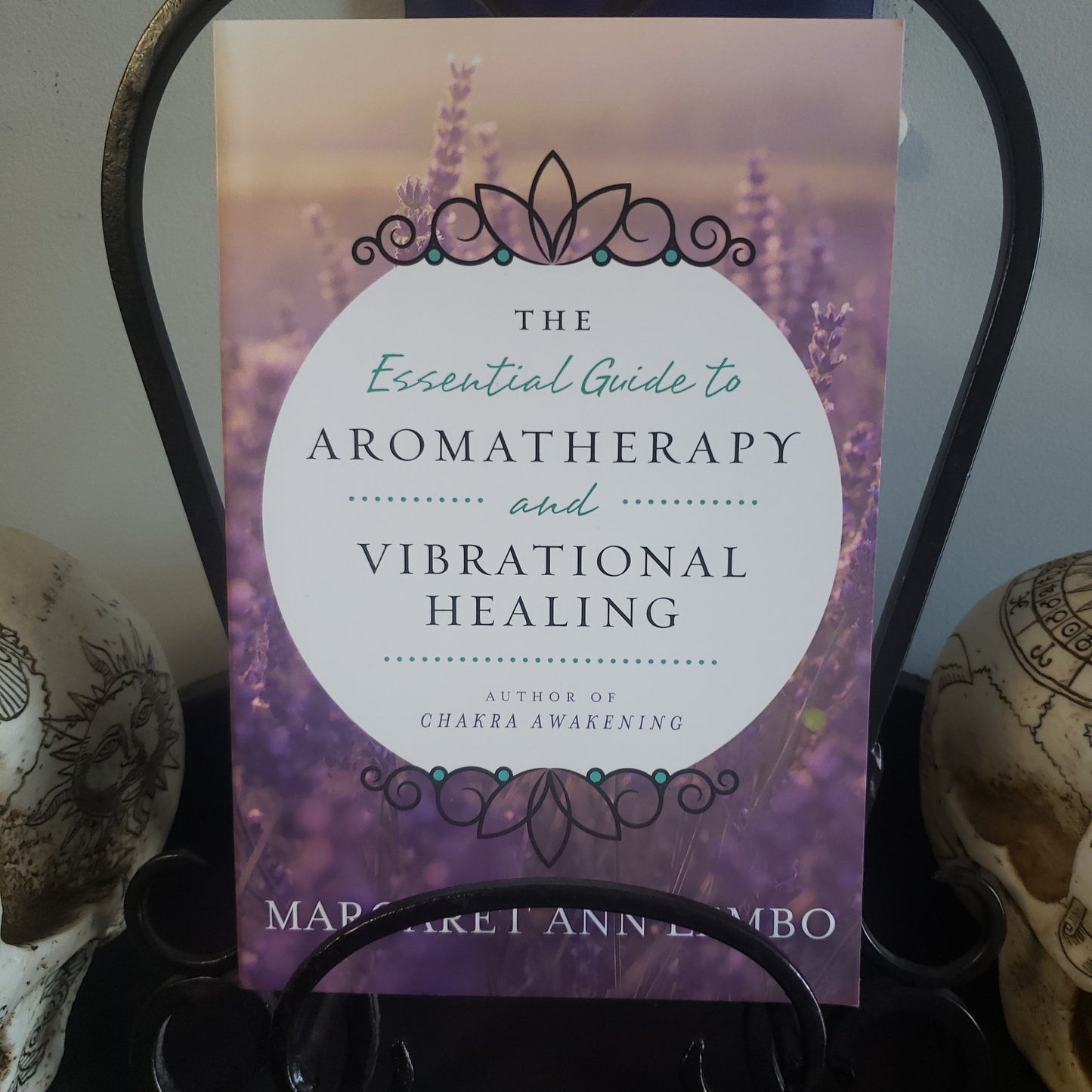 The Essential Guide to Aromatherapy and Vibrational Healing