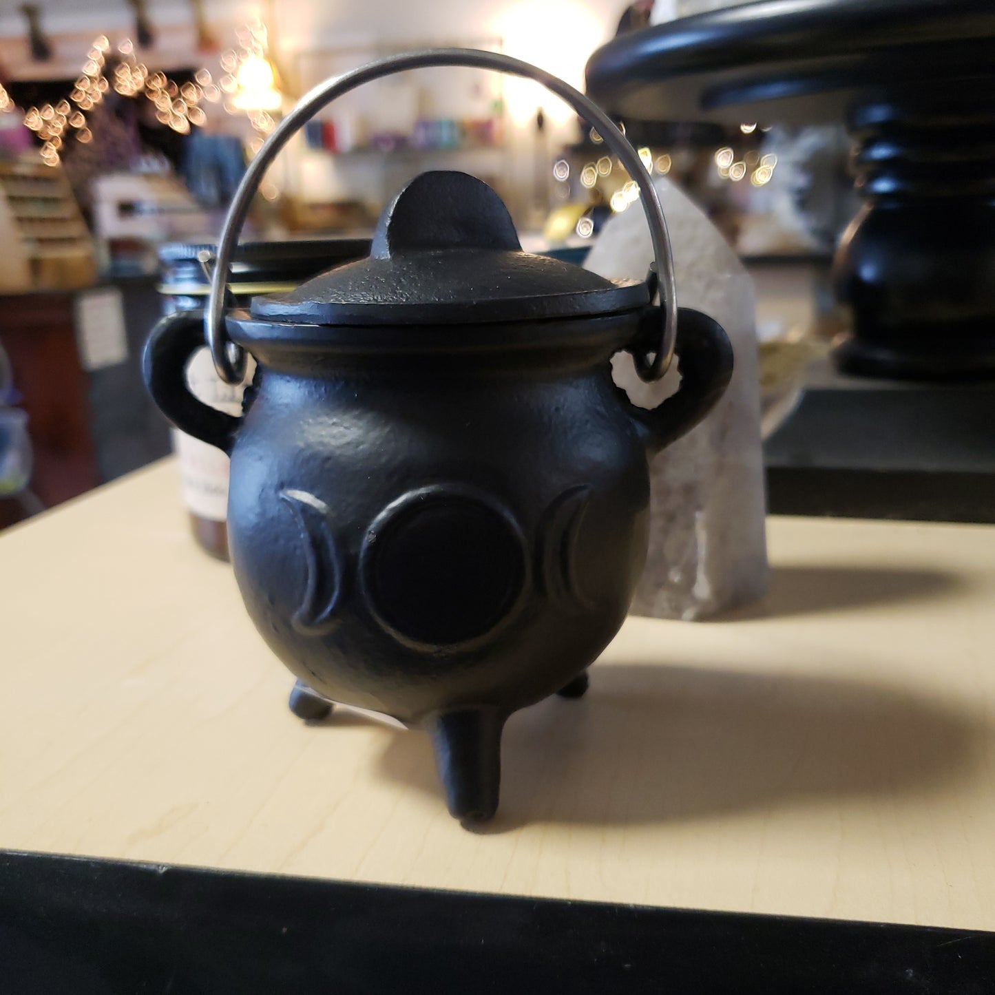 Cast Iron Cauldron with Lid