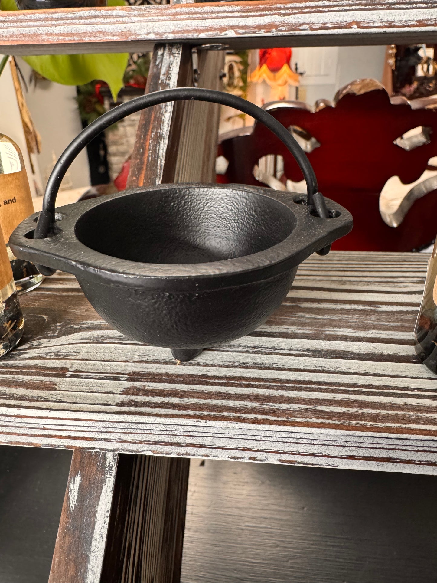 3in cast iron cauldron with handle