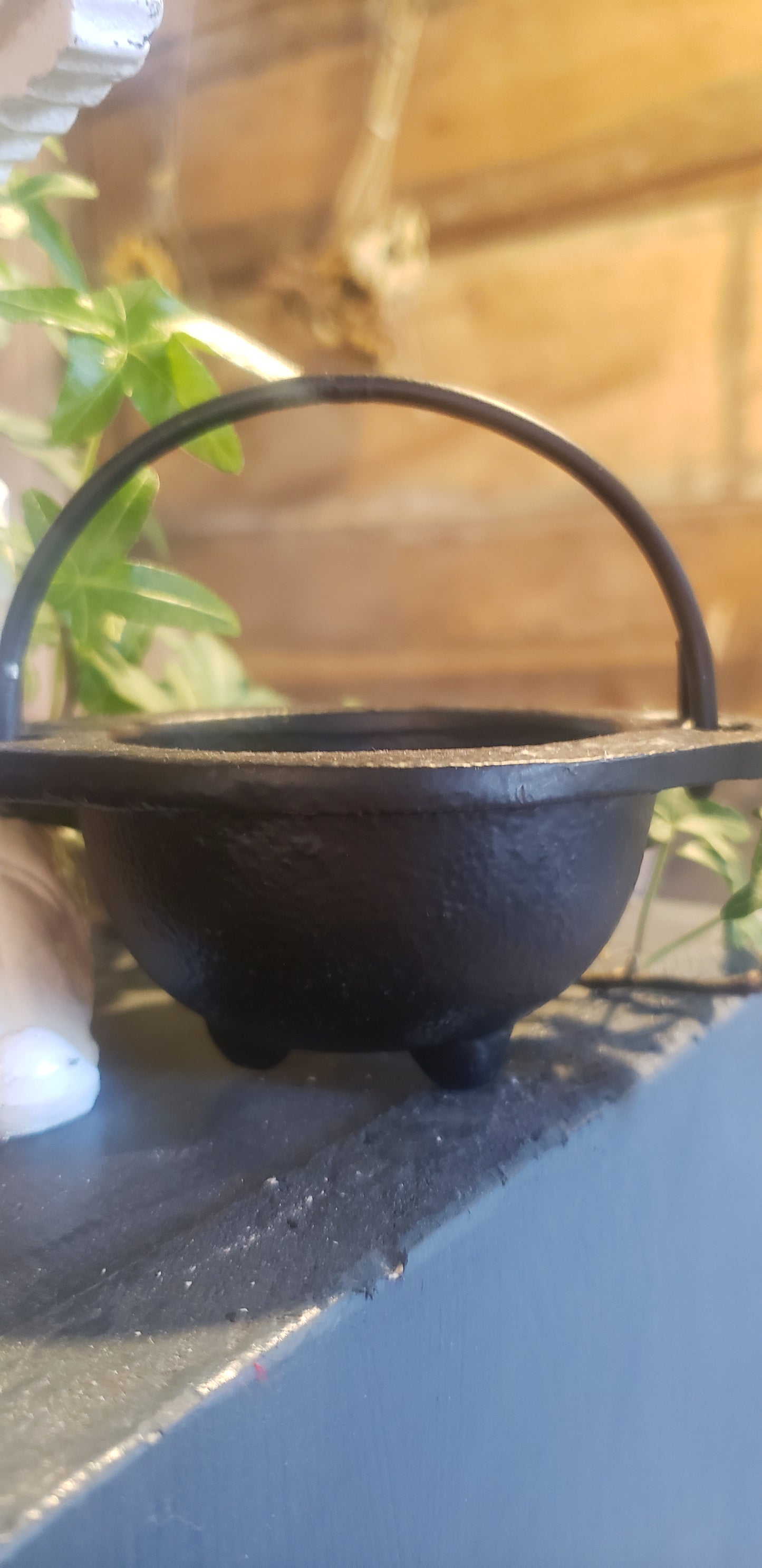 small black cauldron no lid 2.5"